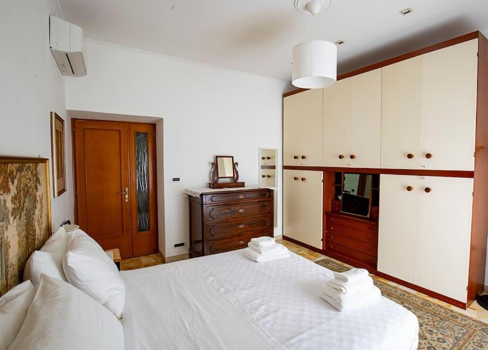 Dimora Al Colosseo, 2 Bedrooms Rom Exteriör bild