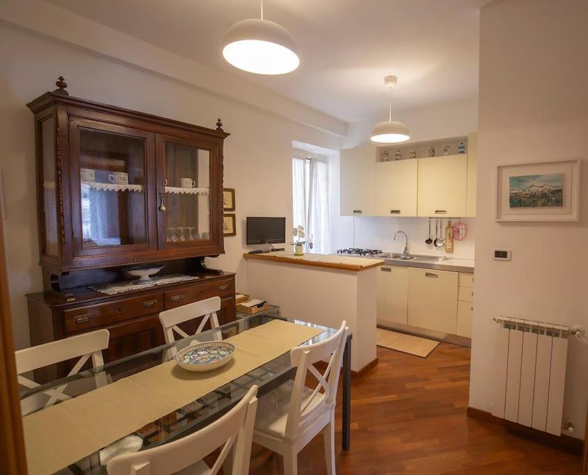 Dimora Al Colosseo, 2 Bedrooms Rom Exteriör bild