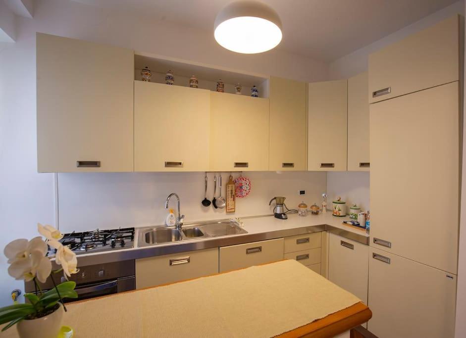 Dimora Al Colosseo, 2 Bedrooms Rom Exteriör bild