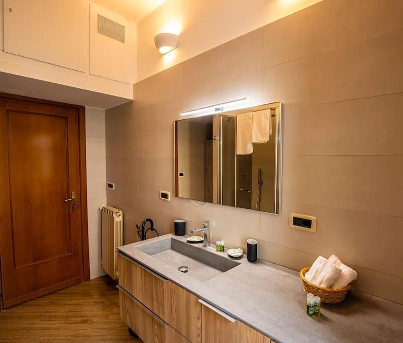 Dimora Al Colosseo, 2 Bedrooms Rom Exteriör bild